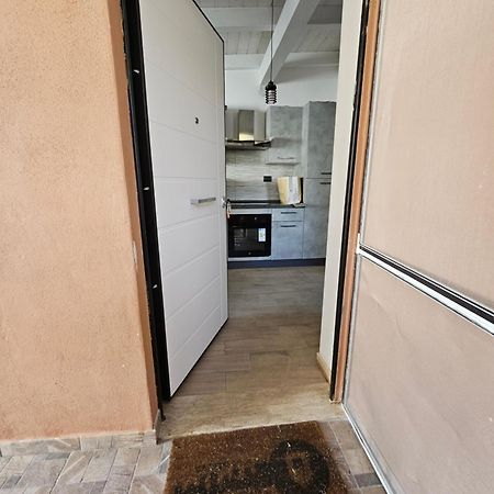 Casa Vacanze Dragona 15 Min Fco 10 Min Ostia Acilia Kültér fotó