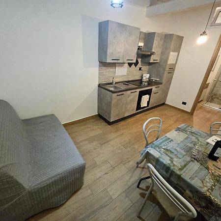 Casa Vacanze Dragona 15 Min Fco 10 Min Ostia Acilia Kültér fotó
