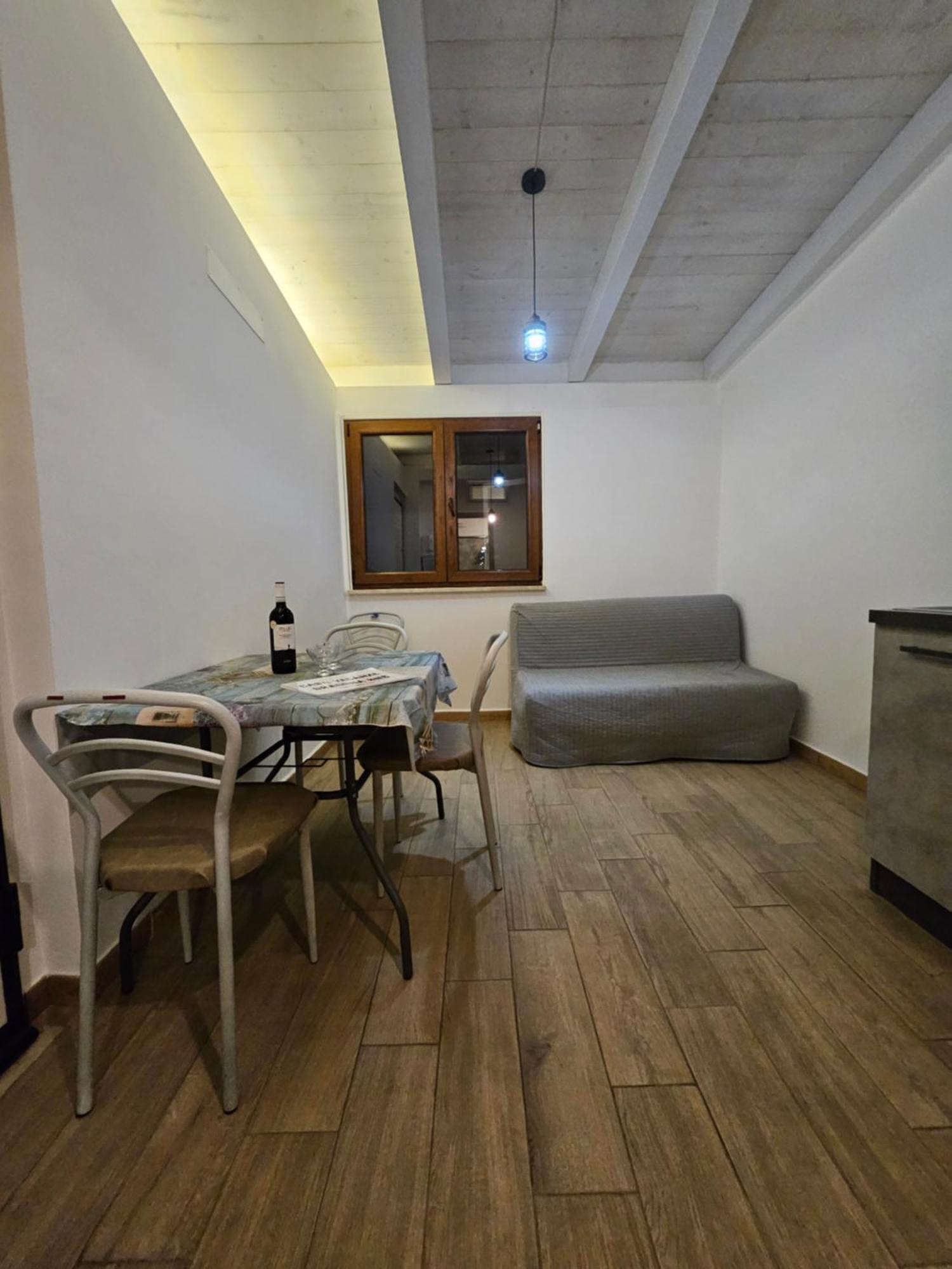Casa Vacanze Dragona 15 Min Fco 10 Min Ostia Acilia Kültér fotó